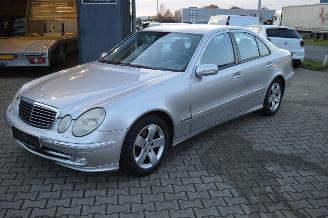 uszkodzony samochody osobowe Mercedes E-klasse 200 CDI AVANTGARDE SCHUIFDAK AUTOMAAT SHZ 2004/2