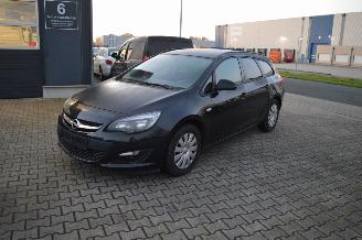 damaged passenger cars Opel Astra 1.7 CDTI SPORT KLIMA NAVI 2014/5