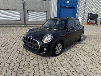 Vaurioauto  passenger cars Mini One DIESEL 5 TURIG NAVI KLIMA 2017/8