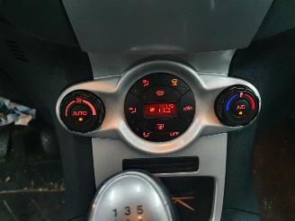 Ford Fiesta 1.25 Titanium picture 21