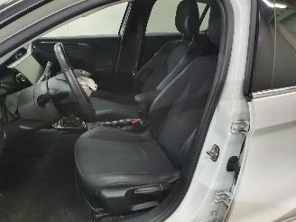 Opel Corsa F 1.2 100pk picture 13