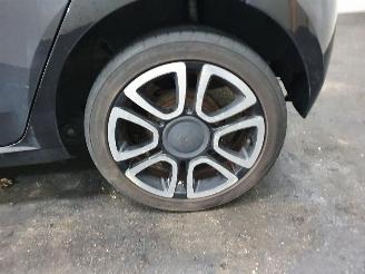 Volkswagen Up! 121 1.0 BlueMotion High Up! picture 21