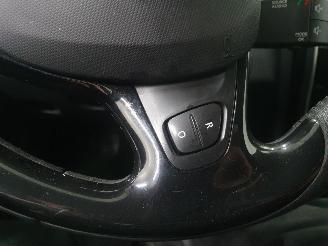 Renault Clio Mk4 0.9 TCe Dynamique GT Line picture 17