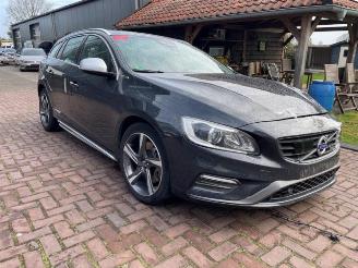 demontáž osobní automobily Volvo V-60 V60 I (FW/GW), Combi, 2010 / 2018 2.4 D6 20V Plug-in Hybrid AWD 2015/1
