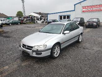 demontáž osobní automobily Opel Omega 2.5 Zilver 147 voor Onderdelen 1998/3