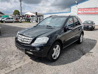 Coche siniestrado Mercedes M-klasse 320 CDI Onderdelen Zwart C197 Motor 2008/5