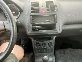 Volkswagen Polo 6N2 1.4MPI Zwart LC9Z Onderdelen AUD Motor picture 11