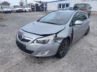 demontáž osobní automobily Opel Astra J 1.7 CDTI Grijs Z179 Onderdelen A17DTC Motor 2012/3