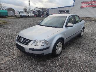 Vrakbiler auto Volkswagen Passat 3BG 2.0 Zilver LA7W Onderdelen AZM Motor 2003/2