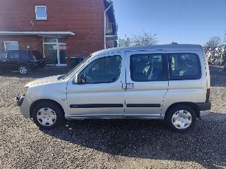 Citroën Berlingo 1.4 Zilver EZRC Onderdelen KFW Motor 20CP37 Bak picture 4