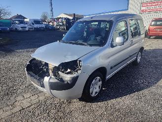 demontáž osobní automobily Citroën Berlingo 1.4 Zilver EZRC Onderdelen KFW Motor 20CP37 Bak 2004/4