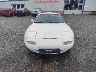 Mazda MX-5 Roadster picture 2