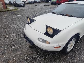 Mazda MX-5 Roadster picture 9