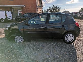 Renault Clio 1.6 Schwarz NV676 picture 8