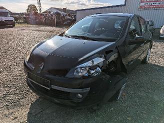 demontáž osobní automobily Renault Clio 1.6 Schwarz NV676 2006/10