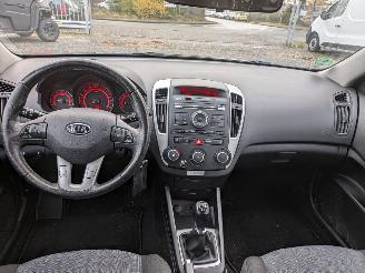 Kia Ceed 1.4 Schwarz picture 11