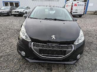 Peugeot 208 e-HDI 1.6 picture 2