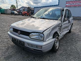 Coche siniestrado Volkswagen Golf 1.6 1997/4