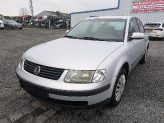 disassembly passenger cars Volkswagen Passat 1.6 2000/3