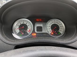 Renault Clio 1.6 picture 14