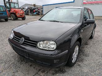 Coche siniestrado Volkswagen Golf 1.4 2002/1
