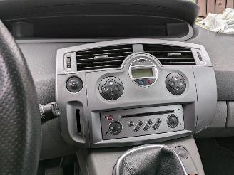 Renault Scenic 1.6 picture 12