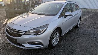 Coche siniestrado Opel Astra 1.6 2017/3
