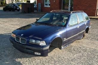Auto da rottamare BMW 3-serie Montrealblauw Met. Sloop Deur Bumper 1996/5
