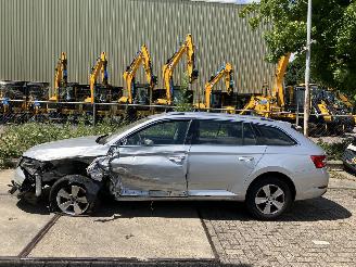 Coche accidentado Skoda Superb 15tsi 110kW 2022/2