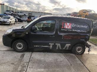 krockskadad bil bedrijf Renault Kangoo 15dci 66kW E5 AIRCO, NAVI 2014/8