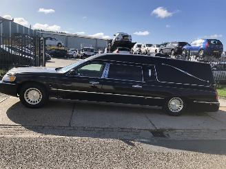 Damaged car Lincoln Town Car 4.6i V8 164kW 2001/7