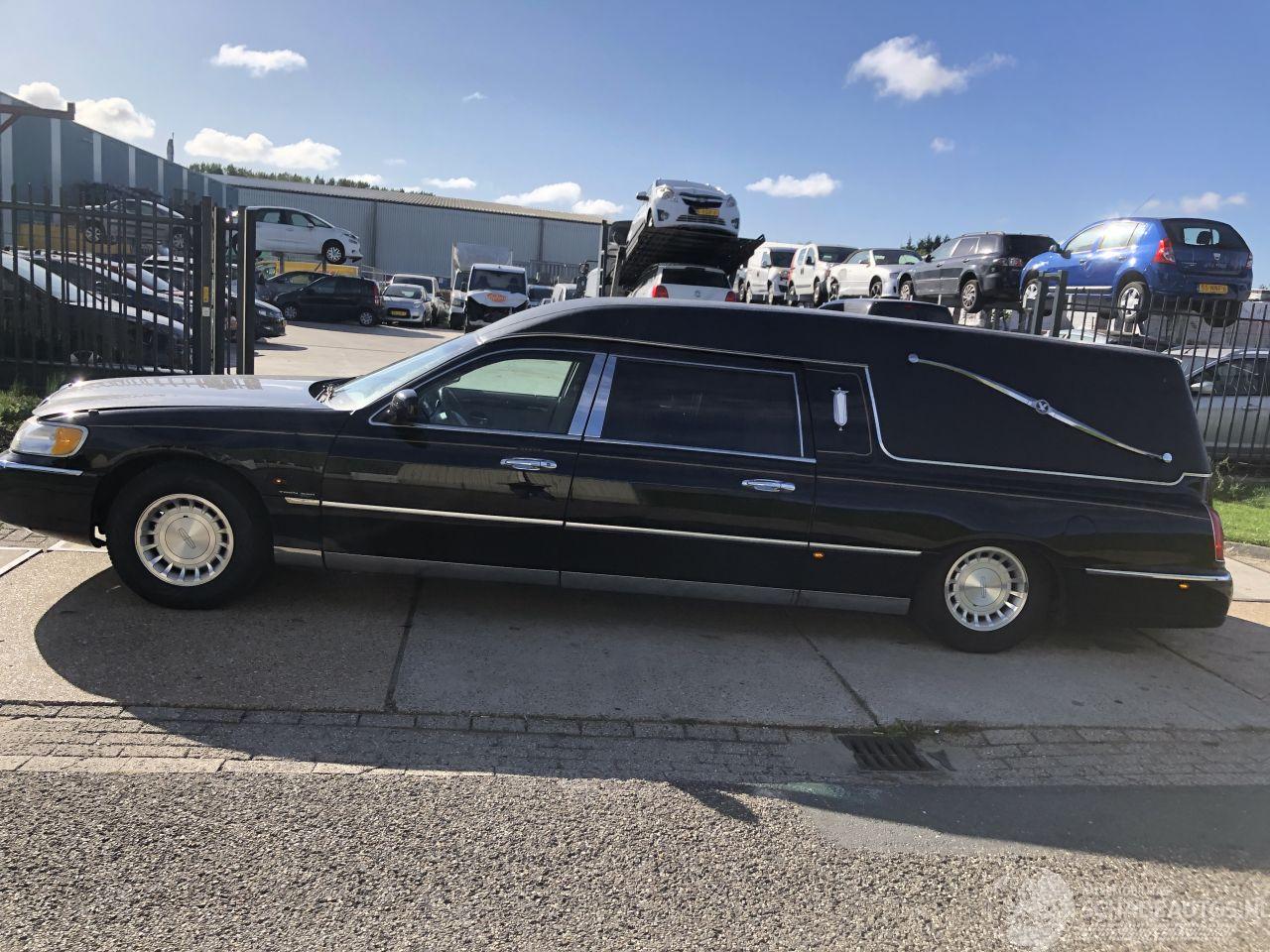 Lincoln Town Car 4.6i V8 164kW