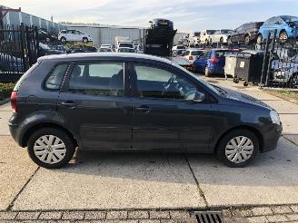 Damaged car Volkswagen Polo 14i 16v 5 drs AIRCO 2005/11