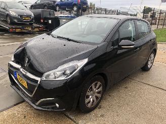 Peugeot 208 1.2i 60kW E6 Airco, Navi picture 2