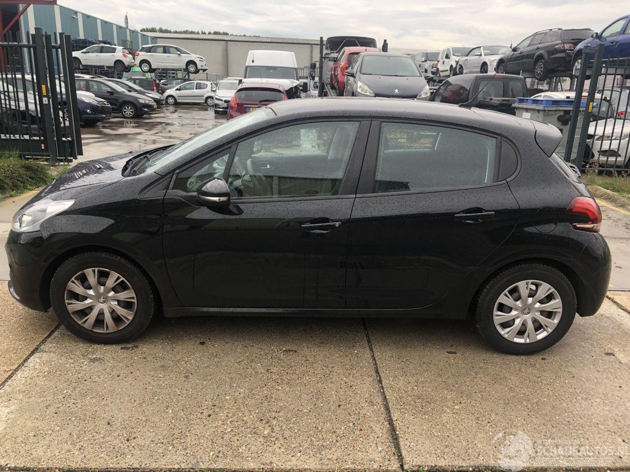 Peugeot 208 1.2i 60kW E6 Airco, Navi