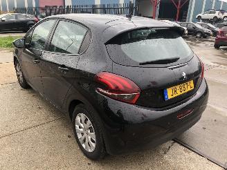 Peugeot 208 1.2i 60kW E6 Airco, Navi picture 5