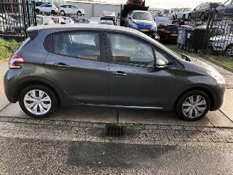 škoda osobní automobily Peugeot 208 1.2i 60kW E5 airco navi 2012/11