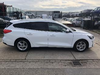 skadebil auto Ford Focus 1.0 Ecoboost Trend Edition Business 2021/3