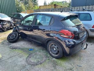 Peugeot 208  picture 2