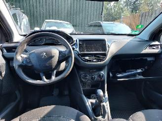 Peugeot 208  picture 11