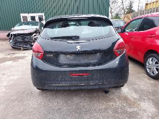 Peugeot 208  picture 11