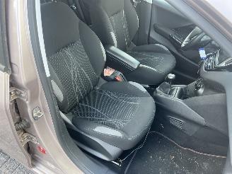 Peugeot 208 1.4 vti picture 17