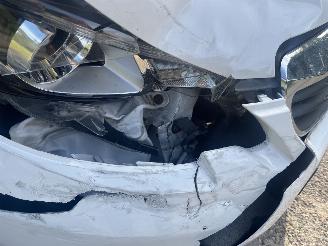 Peugeot 108  picture 28