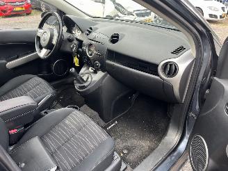 Mazda 2  picture 16