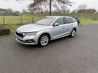 Unfallwagen Skoda Octavia 2.0 TDI Automaat 2021/10