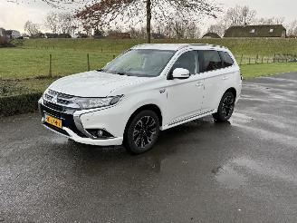 skadebil auto Mitsubishi Outlander 2.0 Executive Edition / Automaat / AWD 2015/11