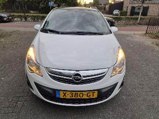 uszkodzony samochody osobowe Opel Corsa 1.4 16v color edition 2011/5