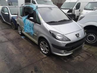 demontáž osobní automobily Peugeot 1007 1007 (KM), Hatchback 3-drs, 2004 / 2011 1.6 GTI,Gentry 16V 2006