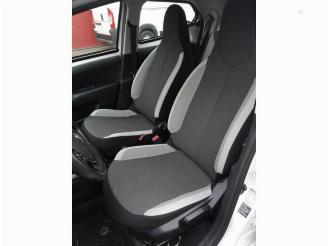 Toyota Aygo Aygo (B40), Hatchback, 2014 1.0 12V VVT-i picture 16