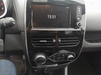 demontáž osobní automobily Renault Clio Clio IV Estate/Grandtour (7R), Combi 5-drs, 2012 / 2021 0.9 Energy TCE 90 12V 2016/6